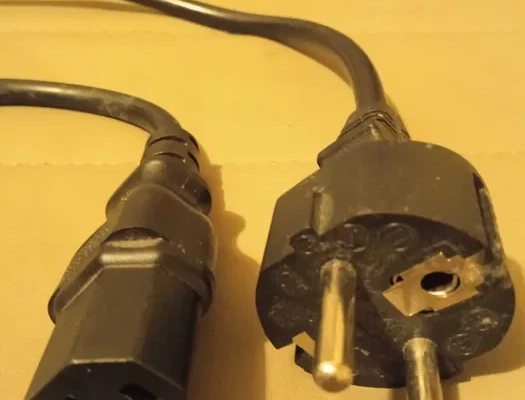 Przewód zasilający komputer - Zdjęcie 1