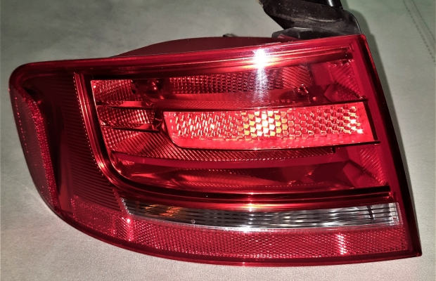 Oryginalna lampa - lewy tył Audi A4 B8 (Sedan) - Zdjęcie 1