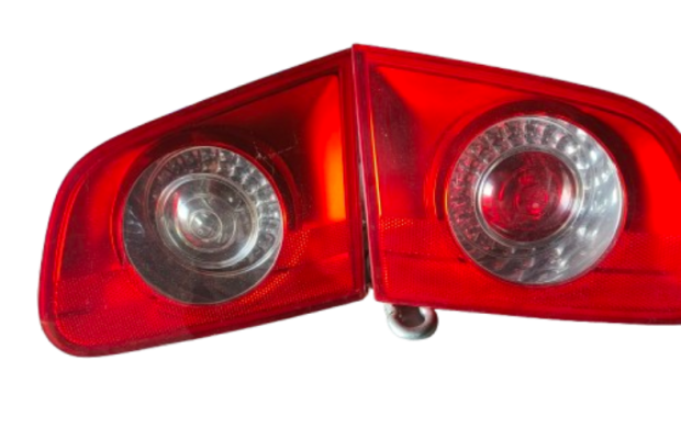 Passat b6 , lampy tył kombi , klapa bagażnika - Zdjęcie 1