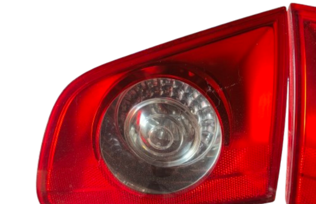 Passat b6 , lampy tył kombi , klapa bagażnika - Zdjęcie 2