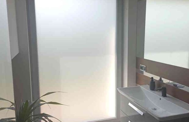 Folie prywatyzujące do łazienki - folie 100% prywatności -nie zaciemniają pomieszczeń - folie na okna w łazience - Zdjęcie 10