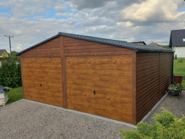 Zdjęcie: Garaże drewnopodobne i akrylowe
