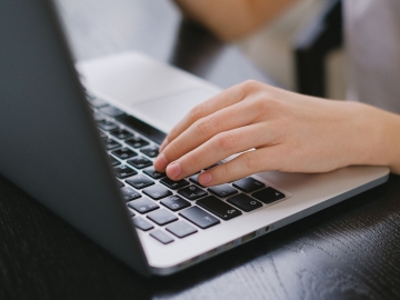 Zdjęcie: pomoc w pisaniu - redakcaj - pisanie - copywriting - korekta